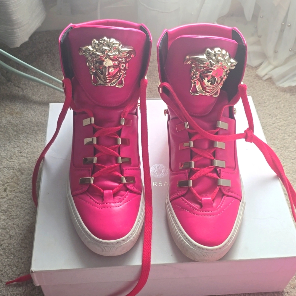 Beautiful sneakers Versace hot pink! Good condition